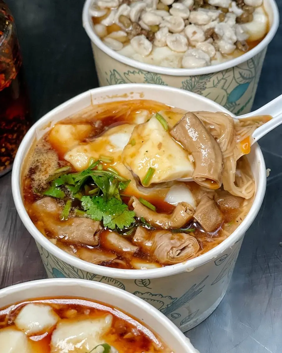 老饕才知道的隱藏菜單！超有哏「大腸麵線＋豆花」意外唰嘴，配特製辣醬更搭