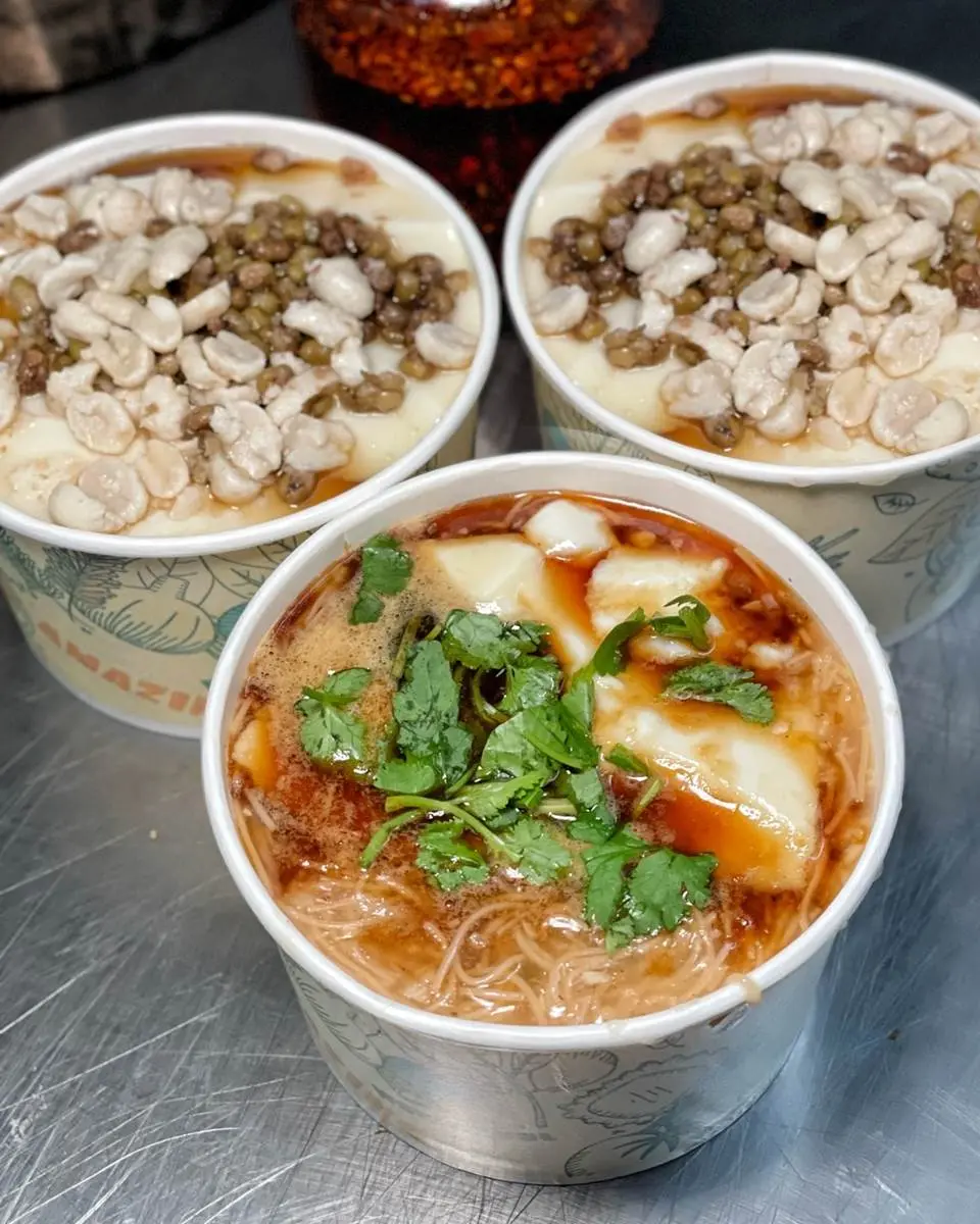 老饕才知道的隱藏菜單！超有哏「大腸麵線＋豆花」意外唰嘴，配特製辣醬更搭