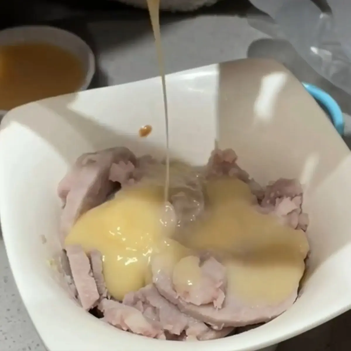 芋頭控快學起來!海底撈隱藏版「芋泥煉乳銀絲卷」,網曝1升級吃法 芋頭控快學起來!海底撈隱藏版「芋泥煉乳銀絲卷」,網曝1升級吃法