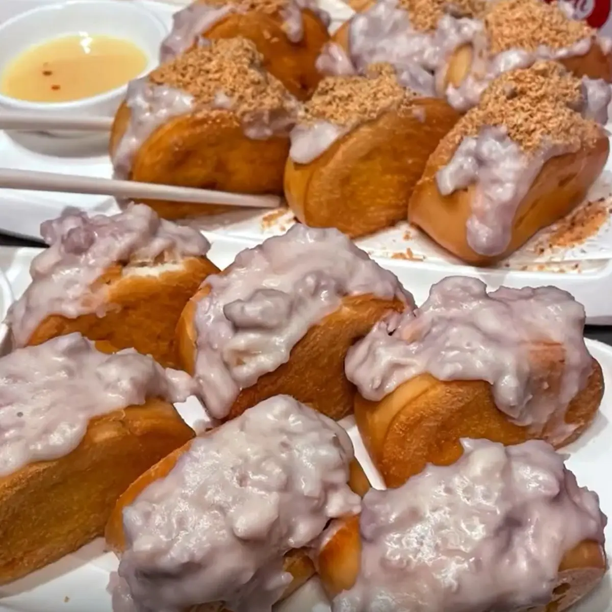 芋頭控快學起來!海底撈隱藏版「芋泥煉乳銀絲卷」,網曝1升級吃法 芋頭控快學起來!海底撈隱藏版「芋泥煉乳銀絲卷」,網曝1升級吃法