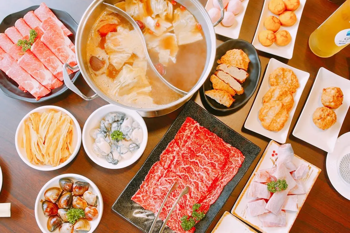【新開店】爽吃1元雞腿!一次吃到黑蒜、汕頭鴛鴦火鍋,還有米其林肉片可加 【新開店】爽吃1元雞腿!一次吃到黑蒜、汕頭鴛鴦火鍋,還有米其林肉片可加