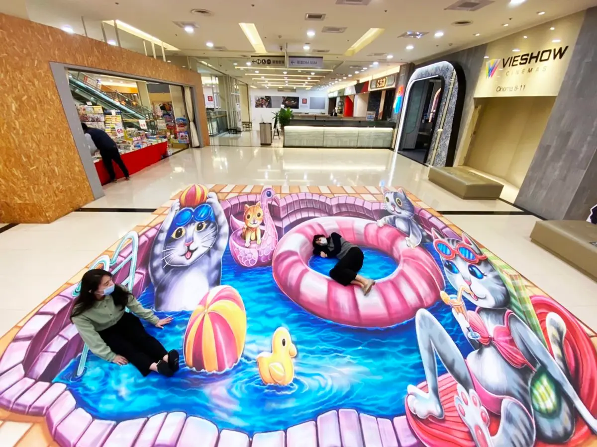 貓奴必拍８家百貨「貓咪展」！3D摩天輪、貓版星巴克，50元遊戲帶走千元玩偶