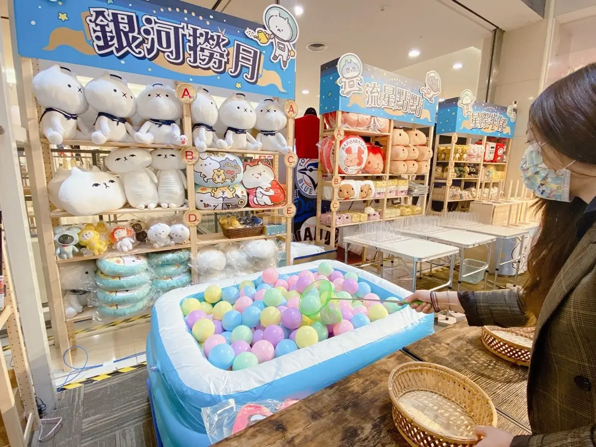 貓奴必拍８家百貨「貓咪展」！3D摩天輪、貓版星巴克，50元遊戲帶走千元玩偶