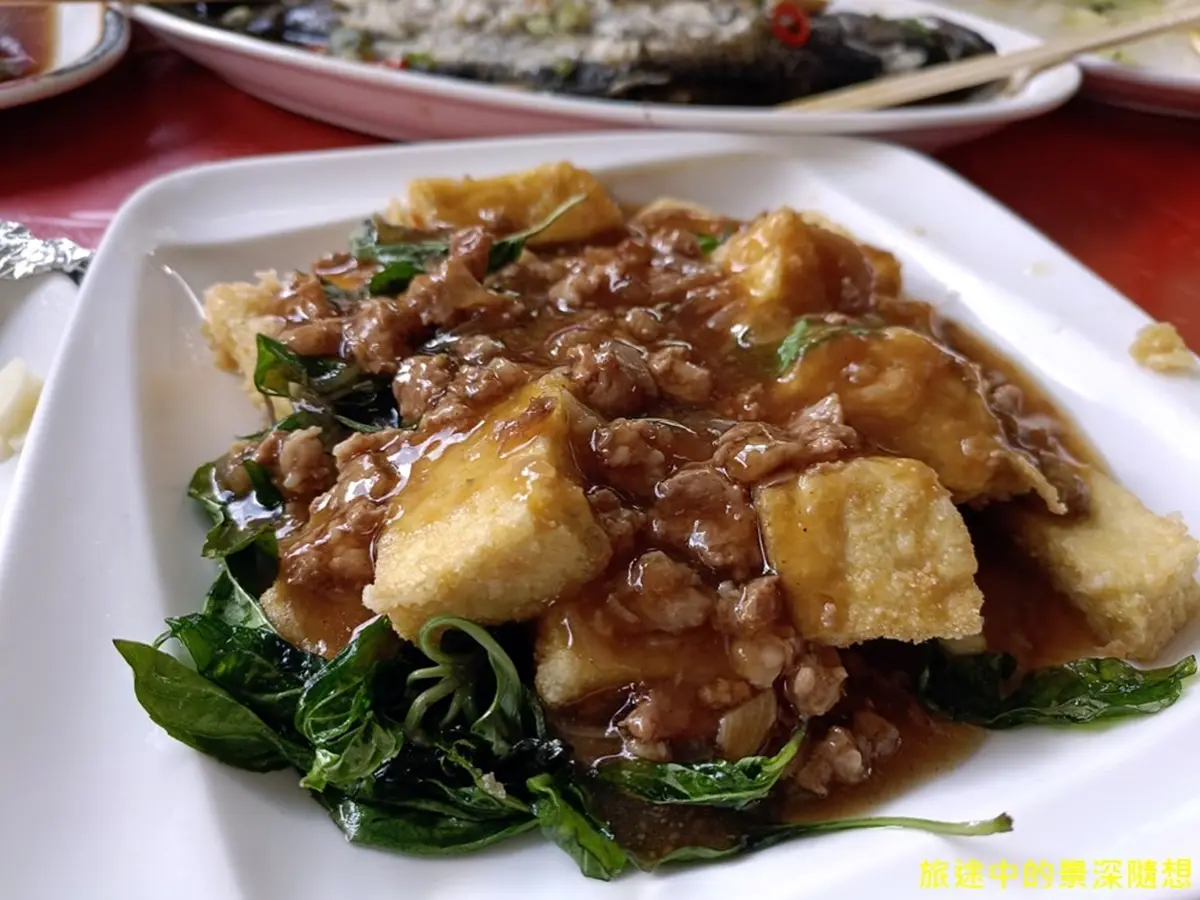 紫藤花棚旁嗑好料！高CP值「無菜單料理」１人只要300元，還能賞超夢幻花海