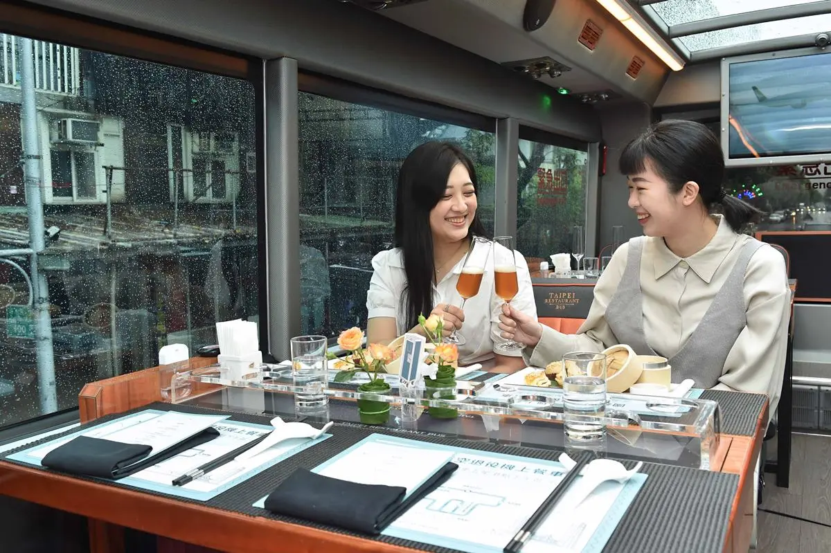 飛機餐車換購來了!加碼送「台北雙層餐車五星下午茶」、2000元晶華餐券 飛機餐車換購來了!加碼送「台北雙層餐車五星下午茶」、2000元晶華餐券