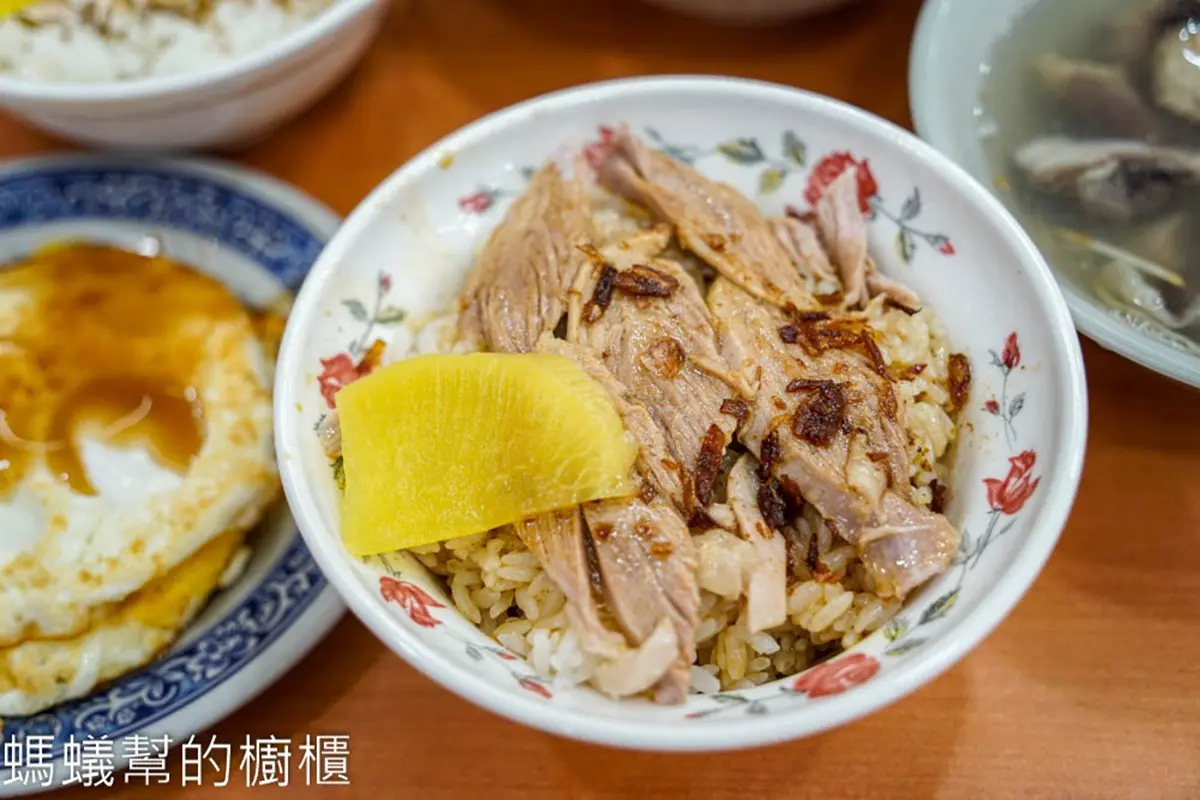 在地人從早吃到晚！嘉義８家排隊火雞肉飯：百年老店、超過7000則好評