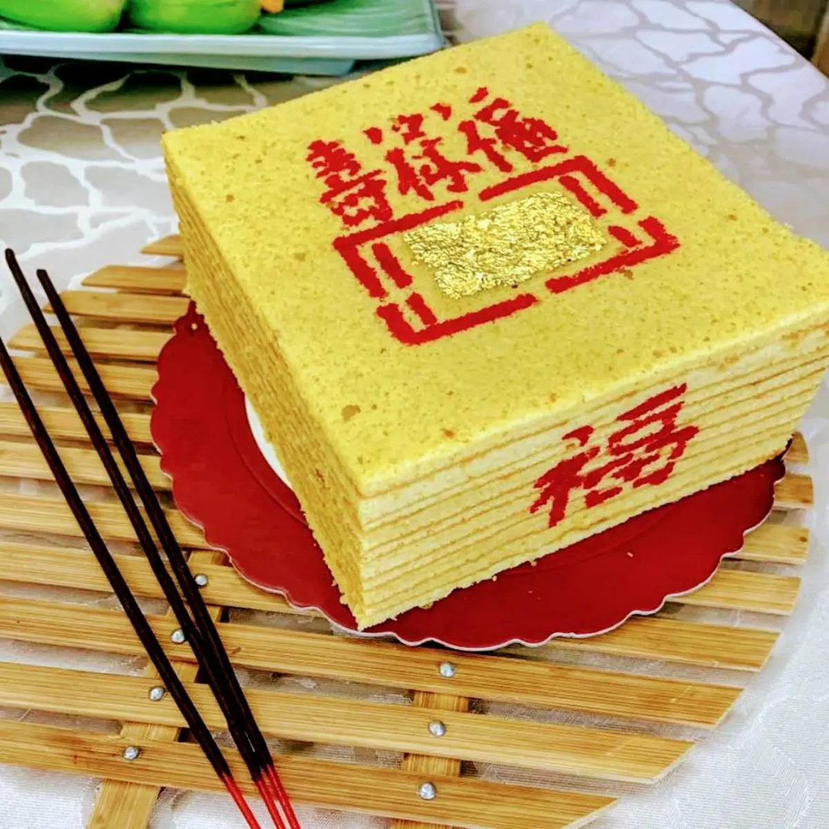 免燒紙錢！台南限定「福祿壽金紙蛋糕」切開有芒果味，還有「３炷香」可吃