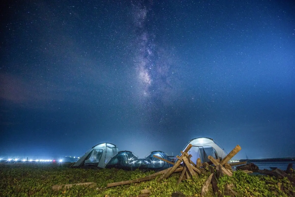 2022澎湖花火節!夜貓族必玩3大體驗:無人島露營、夜宿水族館、最美營車祕境 2022澎湖花火節!夜貓族必玩3大體驗:無人島露營、夜宿水族館、最美營車祕境