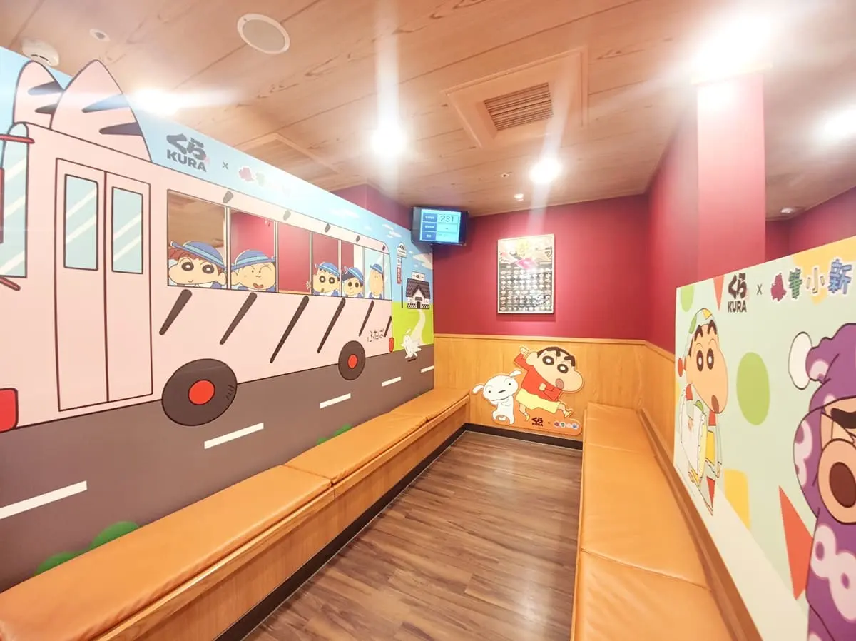 藏壽司首家「蠟筆小新主題店」登場!小新故鄉春日部搬進店內,打卡送大抱枕 藏壽司首家「蠟筆小新主題店」登場!小新故鄉春日部搬進店內,打卡送大抱枕