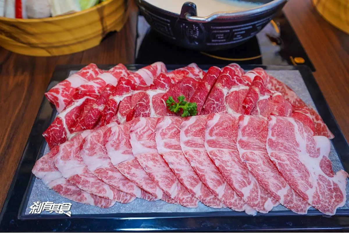【新開店】員林火鍋王者插旗台中!打卡必點巨大貝殼海鮮船,肉肉火山超浮誇 【新開店】員林火鍋王者插旗台中!打卡必點巨大貝殼海鮮船,肉肉火山超浮誇