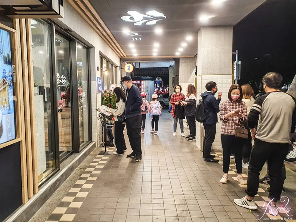 全台獨創炭火韓式燒烤!超狂海鮮鍋塞滿整隻中卷、龍蝦,打卡超有哏冰棒燒酒 全台獨創炭火韓式燒烤!超狂海鮮鍋塞滿整隻中卷、龍蝦,打卡超有哏冰棒燒酒