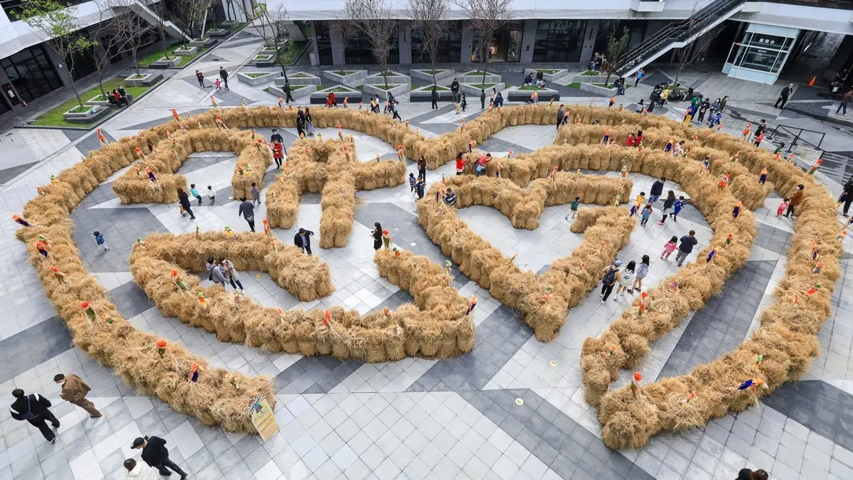 免費瘋玩「巨型迷宮」!800捆稻草捲+150個稻草人超好拍,假日再逛文創市集 免費瘋玩「巨型迷宮」!800捆稻草捲+150個稻草人超好拍,假日再逛文創市集