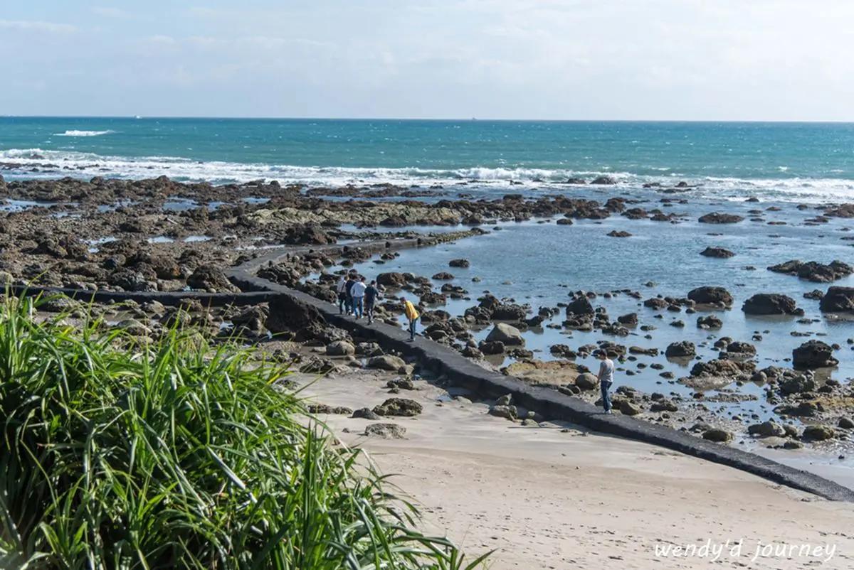 秒飛泰國度假！快衝「台版蘇美島」美拍黑色海上步道，賞南洋風祕境海岸