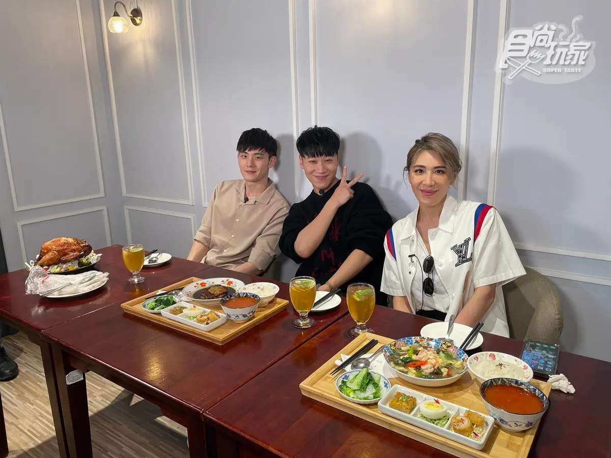 小禎入主《魚肉鄉民》首集開播!小賴帶路吃遍台中,小禎狂摸小鮮肉腹肌嗨翻 小禎入主《魚肉鄉民》首集開播!小賴帶路吃遍台中,小禎狂摸小鮮肉腹肌嗨翻
