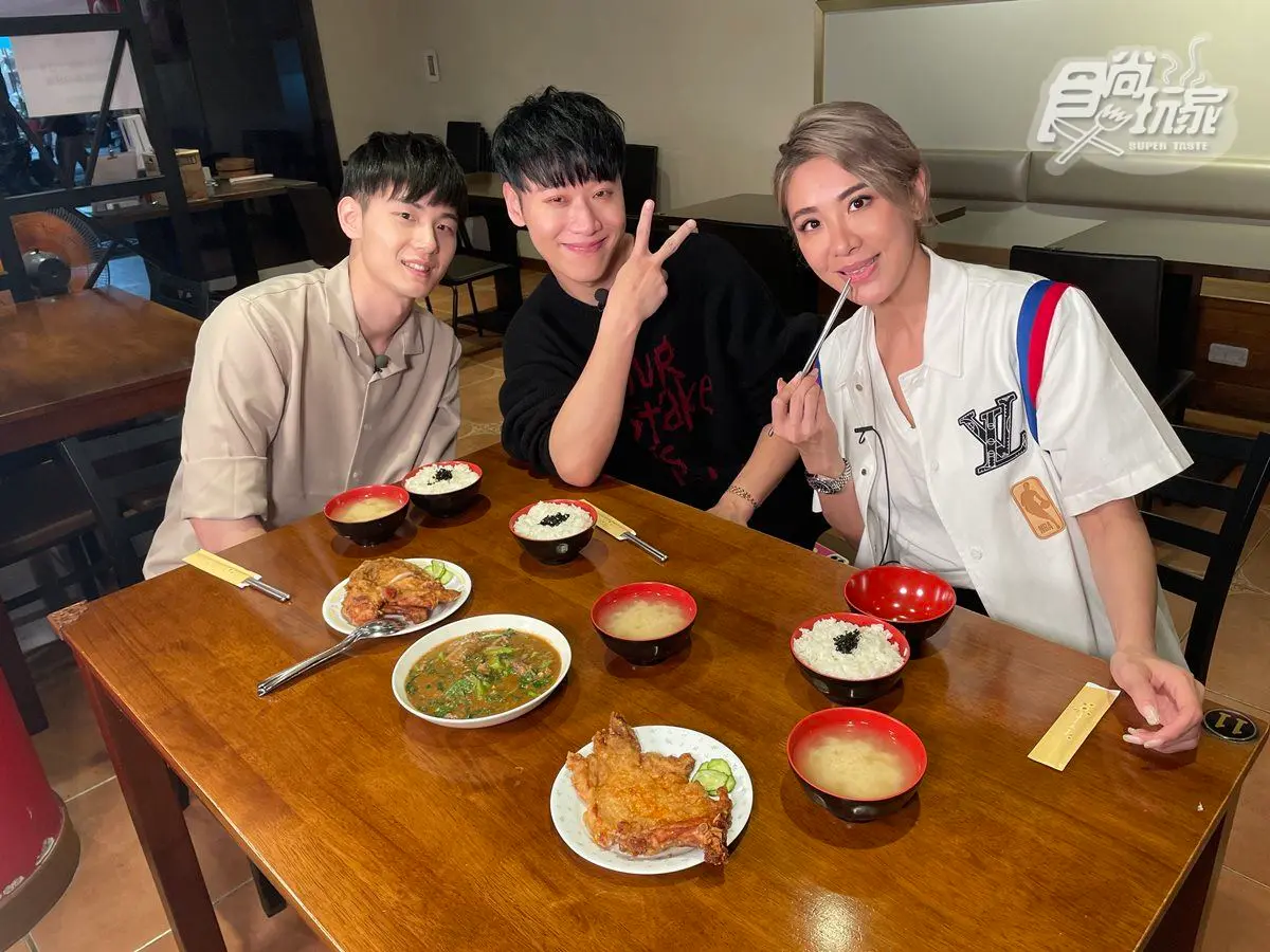 小禎入主《魚肉鄉民》首集開播!小賴帶路吃遍台中,小禎狂摸小鮮肉腹肌嗨翻 小禎入主《魚肉鄉民》首集開播!小賴帶路吃遍台中,小禎狂摸小鮮肉腹肌嗨翻