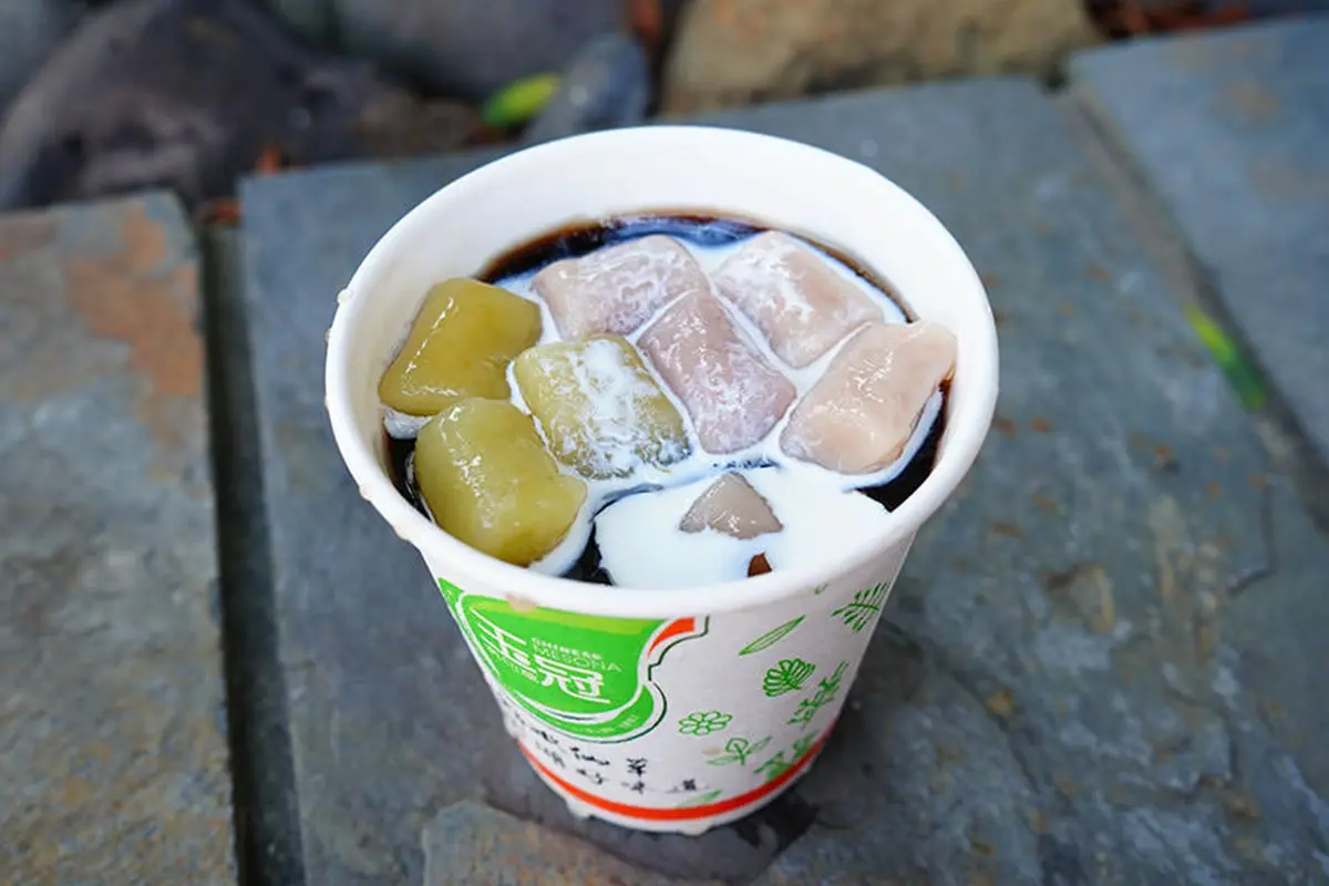 2022花火節順吃!澎湖人最愛8小吃:一甲子燒肉飯、老麵蔥油餅、牽絲仙草冰 2022花火節順吃!澎湖人最愛8小吃:一甲子燒肉飯、老麵蔥油餅、牽絲仙草冰