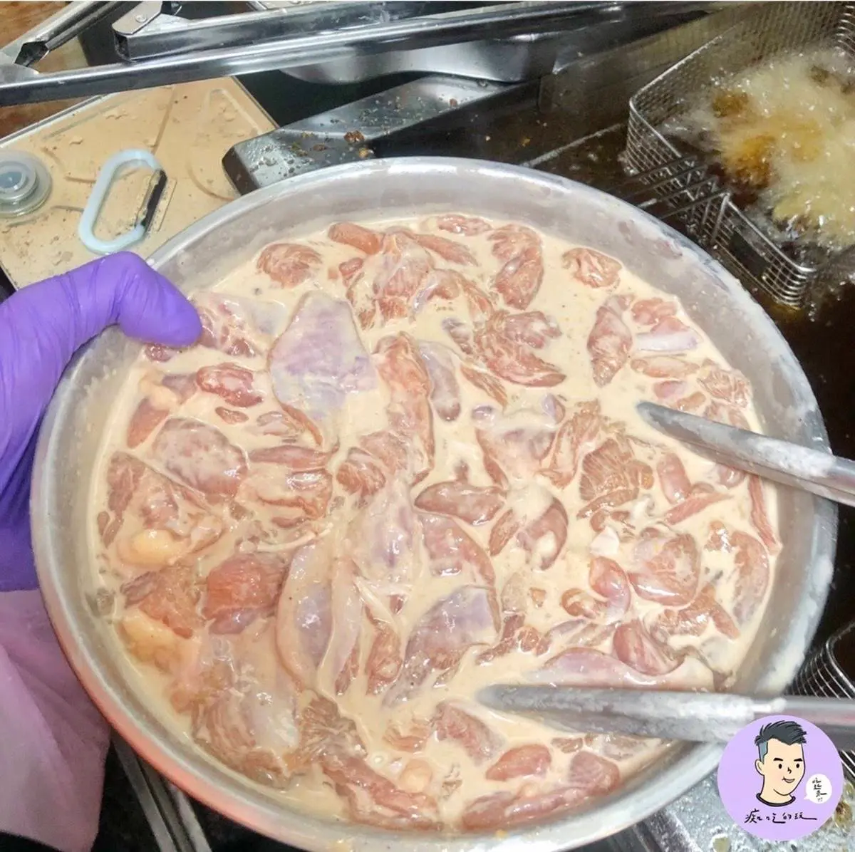 市府隱藏版宵夜！台北最好吃「焦糖炸雞」外皮酥爆，炸蔬菜必刷「祕密神醬」