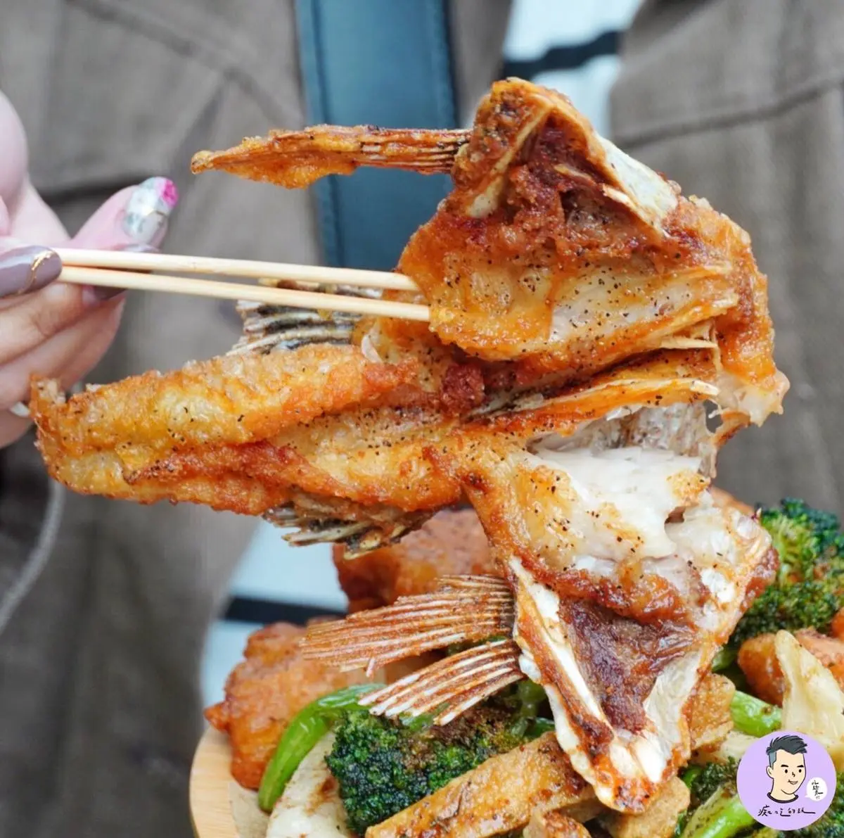 市府隱藏版宵夜！台北最好吃「焦糖炸雞」外皮酥爆，炸蔬菜必刷「祕密神醬」