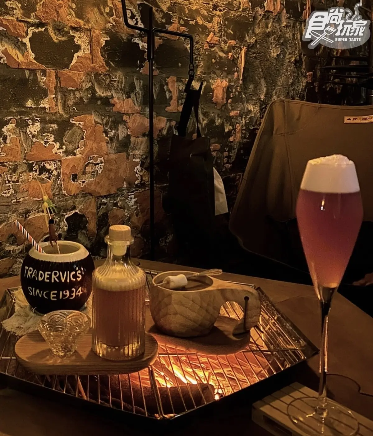 【新開店】北市就能露營！IG暴紅「營地酒吧」在夜市，必拍露營車＋帳篷＋營火