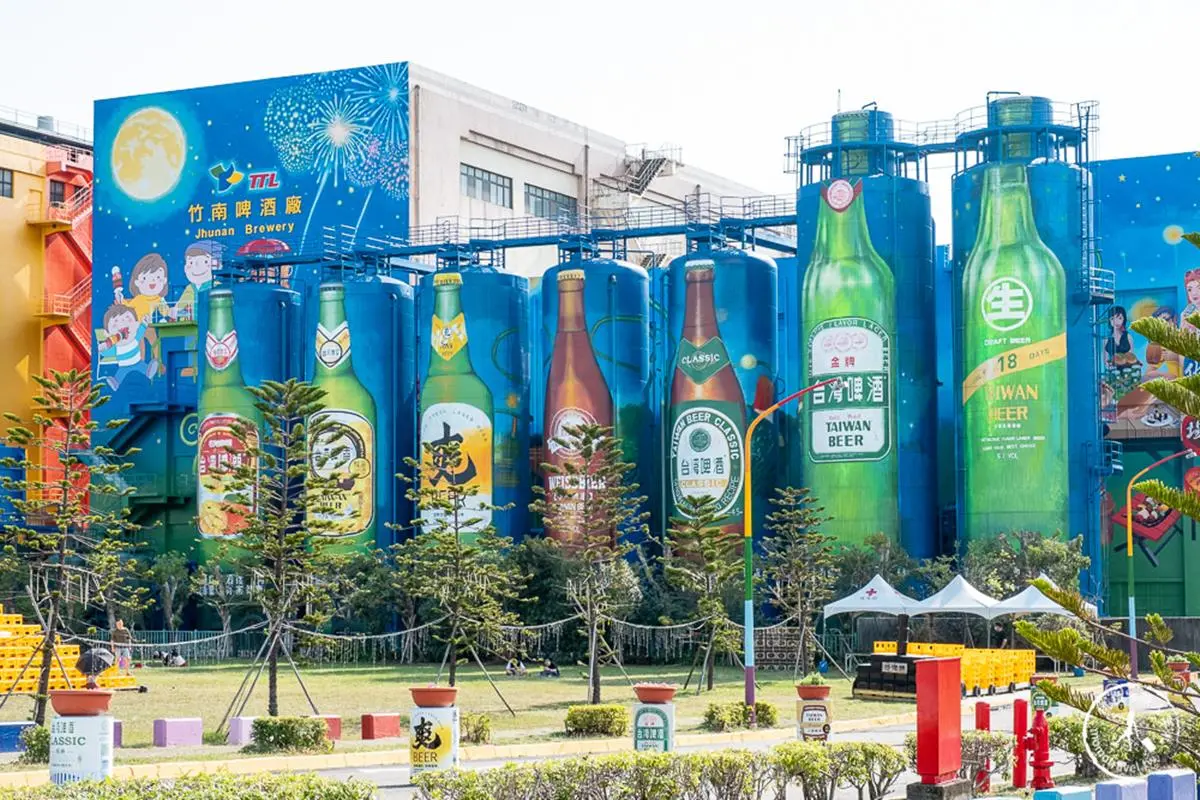 「5層樓高啤酒瓶」在這!苗栗「啤酒觀光工廠」免費拍到飽,打卡巨大鋁罐牆 「5層樓高啤酒瓶」在這!苗栗「啤酒觀光工廠」免費拍到飽,打卡巨大鋁罐牆