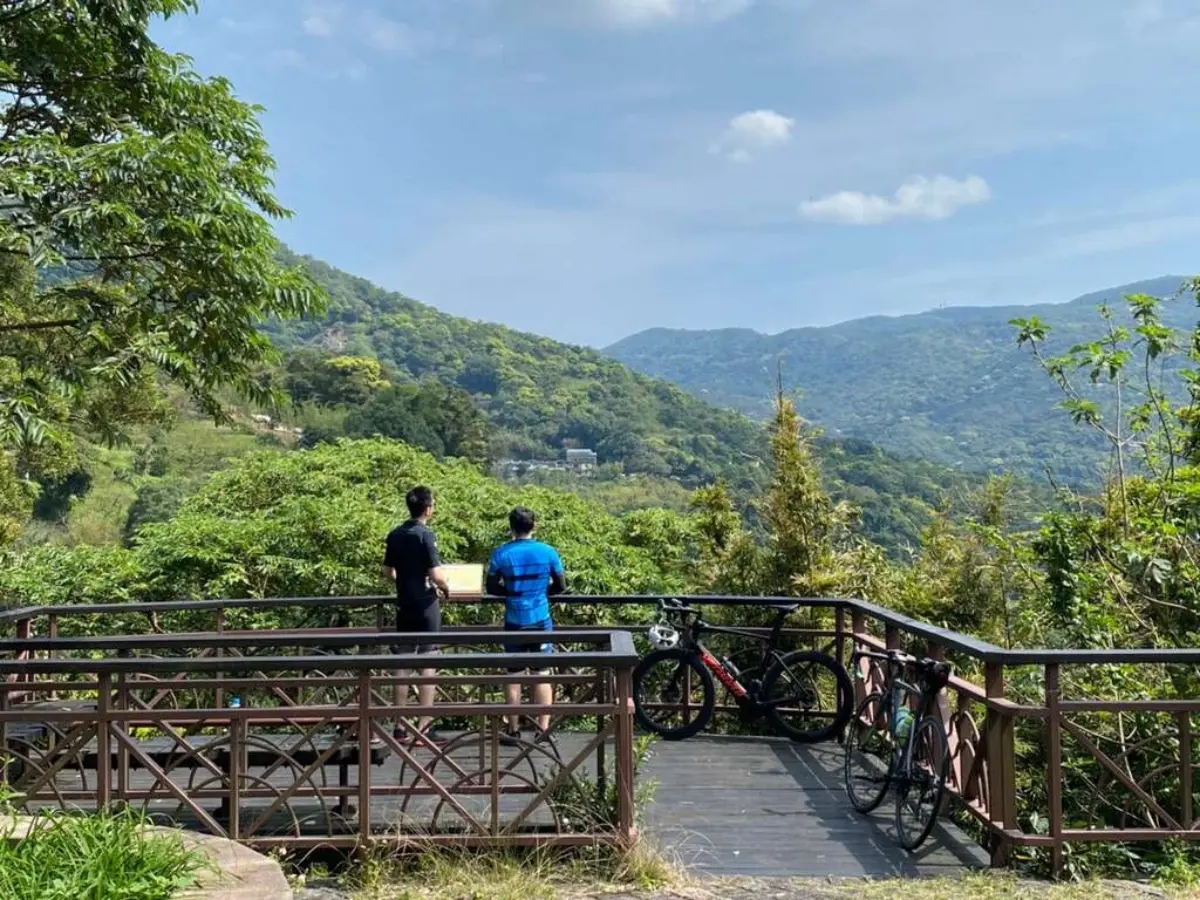 走跳士林隱藏祕境!「百年水圳古道+聚落稻浪棧橋」半日遊,再打卡親水跳石步道 走跳士林隱藏祕境!「百年水圳古道+聚落稻浪棧橋」半日遊,再打卡親水跳石步道