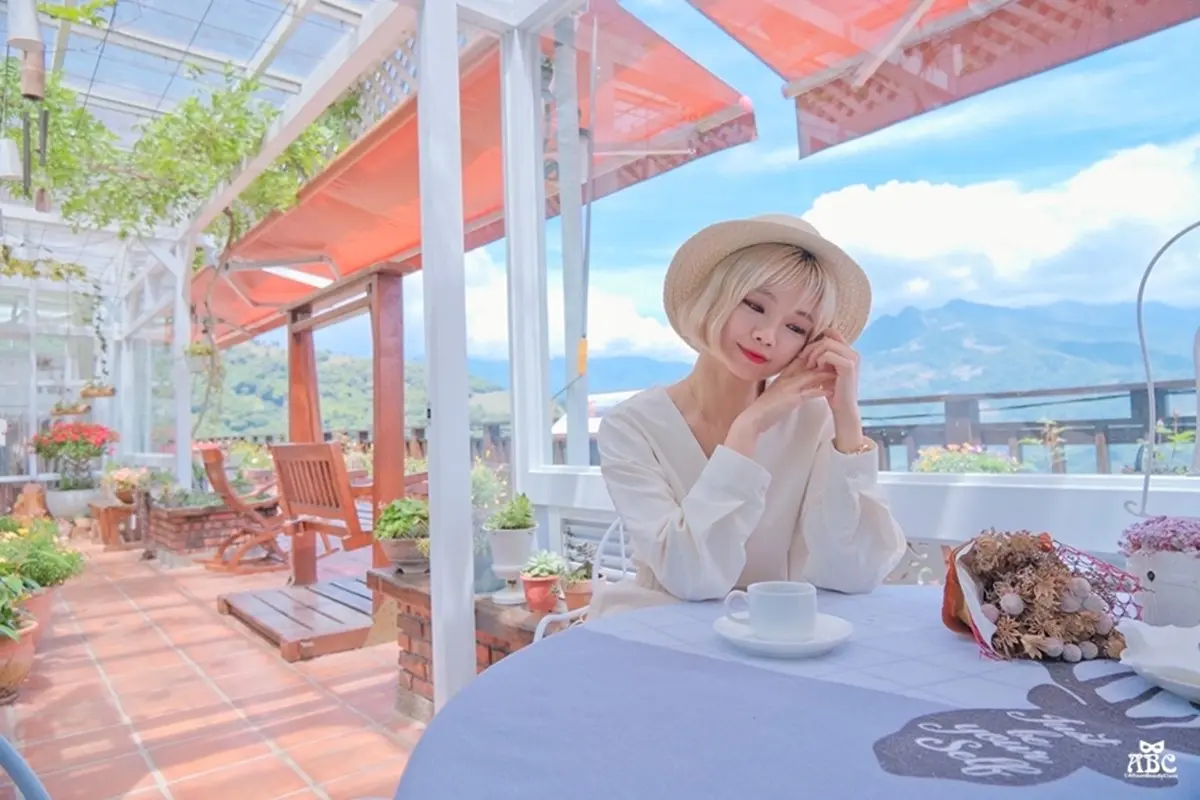 無敵雲海看到飽！歐風景觀餐廳藏無菜單料理，還有超美拍「森林系玻璃屋」