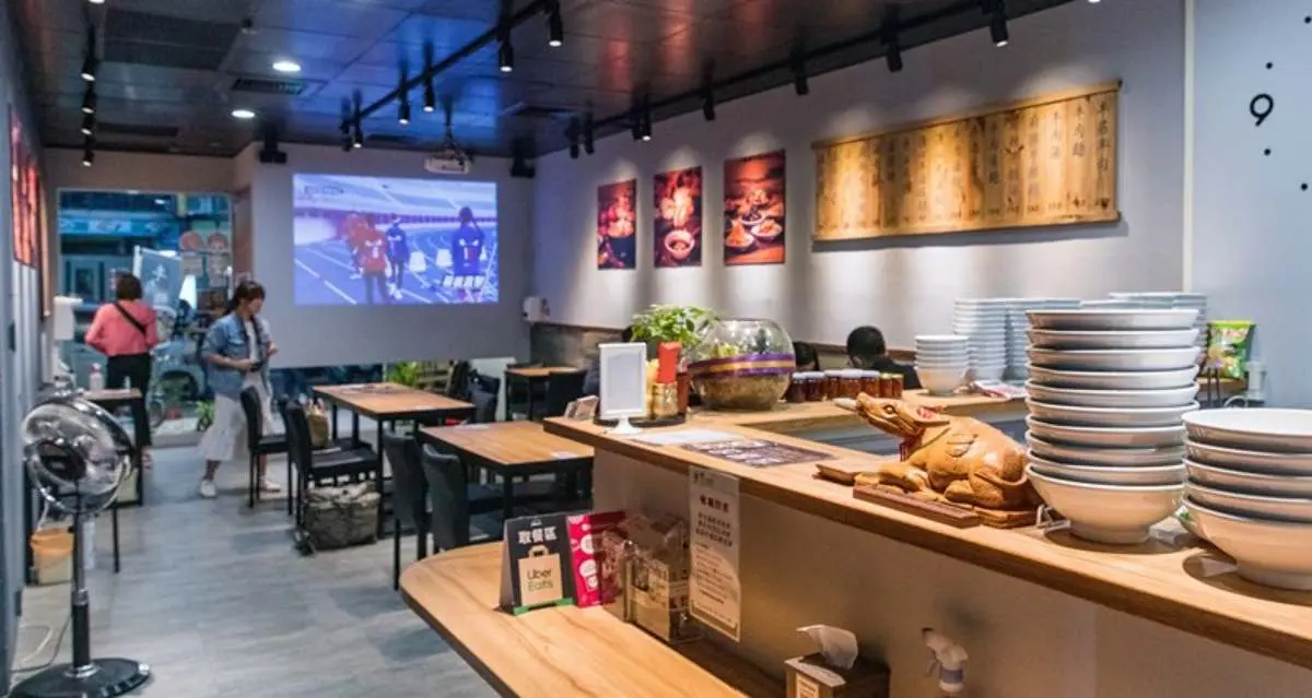 牛肉控必收!老饕最愛「半筋半肉麵」嗑厚切牛筋,特製牛筋醬拌飯一吃上癮 牛肉控必收!老饕最愛「半筋半肉麵」嗑厚切牛筋,特製牛筋醬拌飯一吃上癮