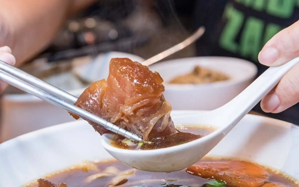 牛肉控必收!老饕最愛「半筋半肉麵」嗑厚切牛筋,特製牛筋醬拌飯一吃上癮 牛肉控必收!老饕最愛「半筋半肉麵」嗑厚切牛筋,特製牛筋醬拌飯一吃上癮