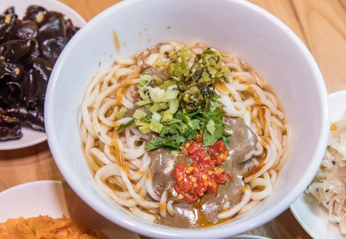 牛肉控必收!老饕最愛「半筋半肉麵」嗑厚切牛筋,特製牛筋醬拌飯一吃上癮 牛肉控必收!老饕最愛「半筋半肉麵」嗑厚切牛筋,特製牛筋醬拌飯一吃上癮