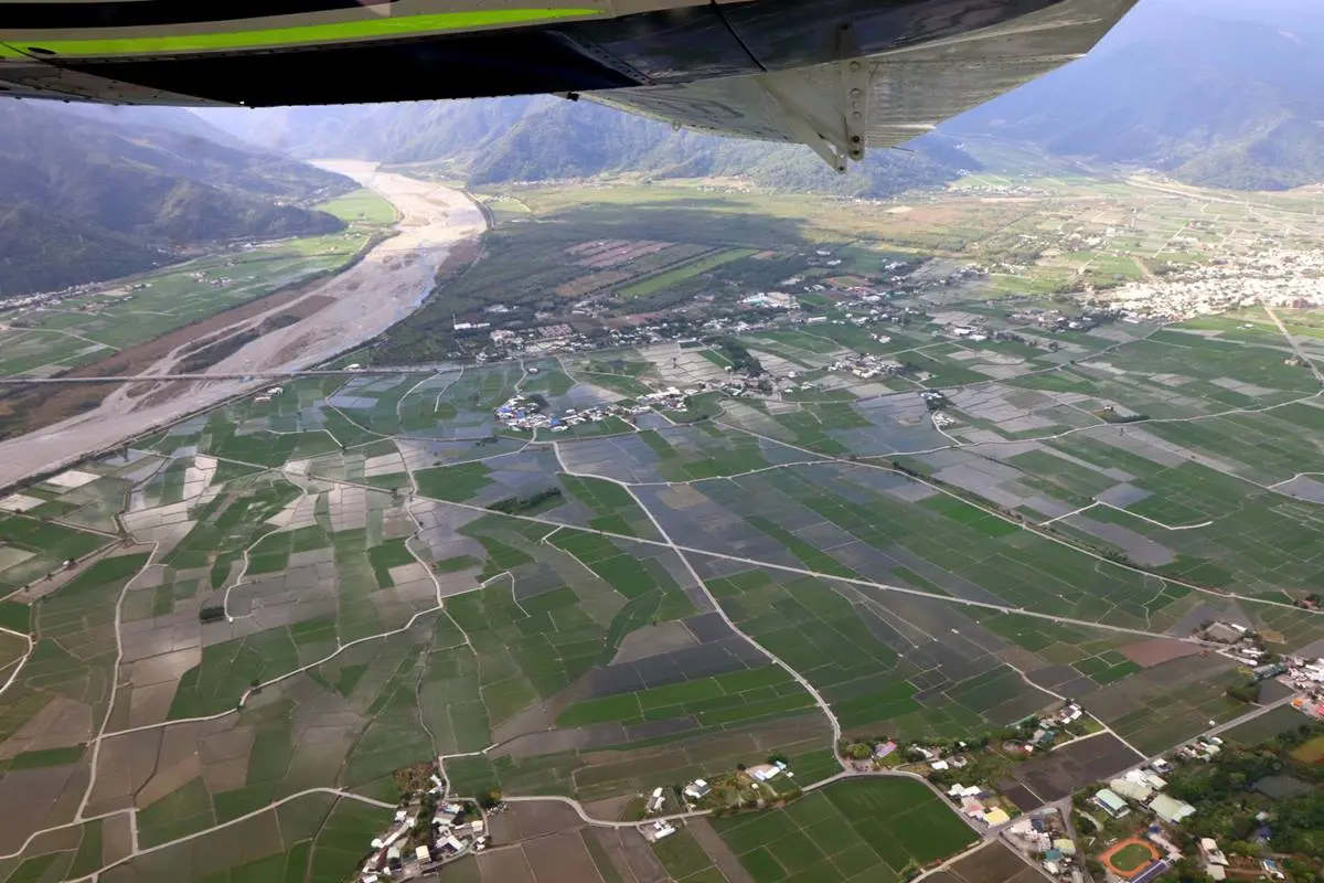比搭熱氣球更威!台東新玩法「飛機遊覽」登場,縱谷、海岸、離島3航線可選 比搭熱氣球更威!台東新玩法「飛機遊覽」登場,縱谷、海岸、離島3航線可選