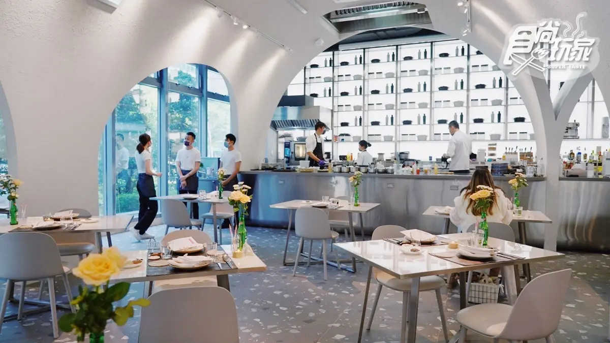 最美家電行開餐廳!恆隆行概念店推夜市餐食,「誠品書牆區」咖啡不到百元 最美家電行開餐廳!恆隆行概念店推夜市餐食,「誠品書牆區」咖啡不到百元