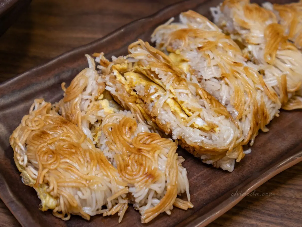 蛋餅控驚呼！中藥行小吃店藏超有哏「麵線蛋餅」，沾東泉辣椒醬更有台中味