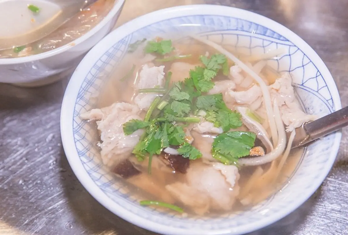 2022基隆廟口夜市美食攻略！內行人都吃這６攤：百年滷肉飯、郭董也愛花枝羹