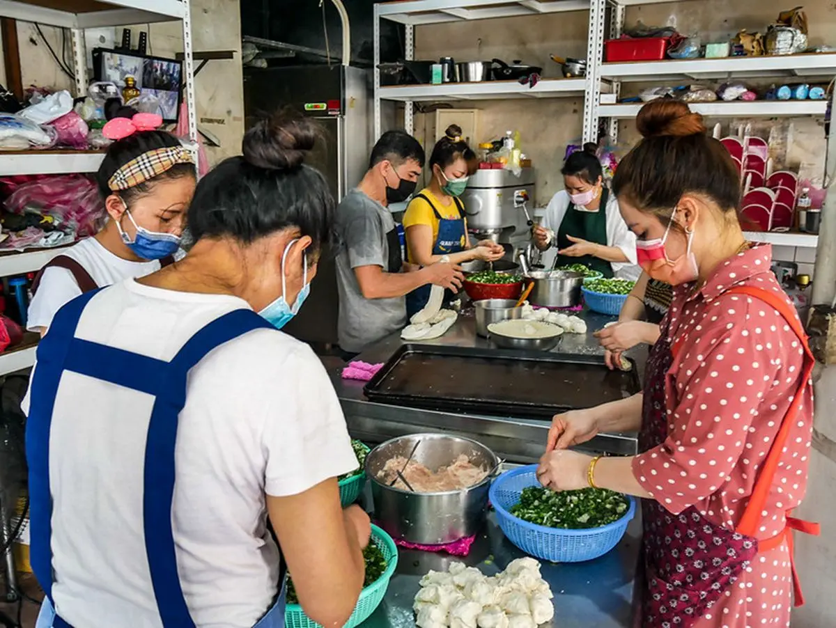 內行1次狂掃40顆!台北最強「蟹殼黃」出爐就秒殺,酥香唰嘴排隊再久也甘願 內行1次狂掃40顆!台北最強「蟹殼黃」出爐就秒殺,酥香唰嘴排隊再久也甘願