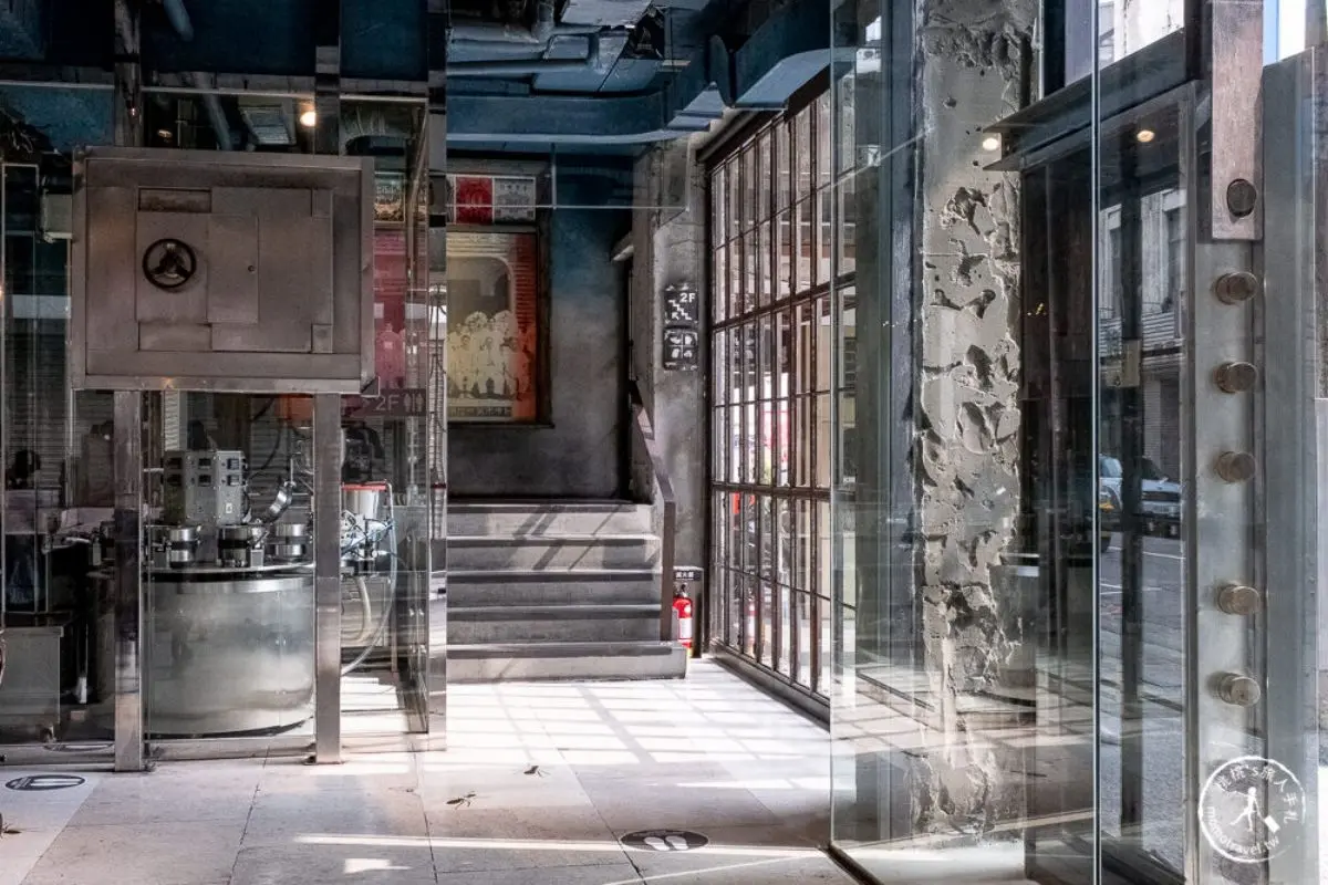 台中人都衝銀行吃冰?老建築化身網美最愛冰店,點冰淇淋送乳酪蛋糕、鳳梨酥 台中人都衝銀行吃冰?老建築化身網美最愛冰店,點冰淇淋送乳酪蛋糕、鳳梨酥