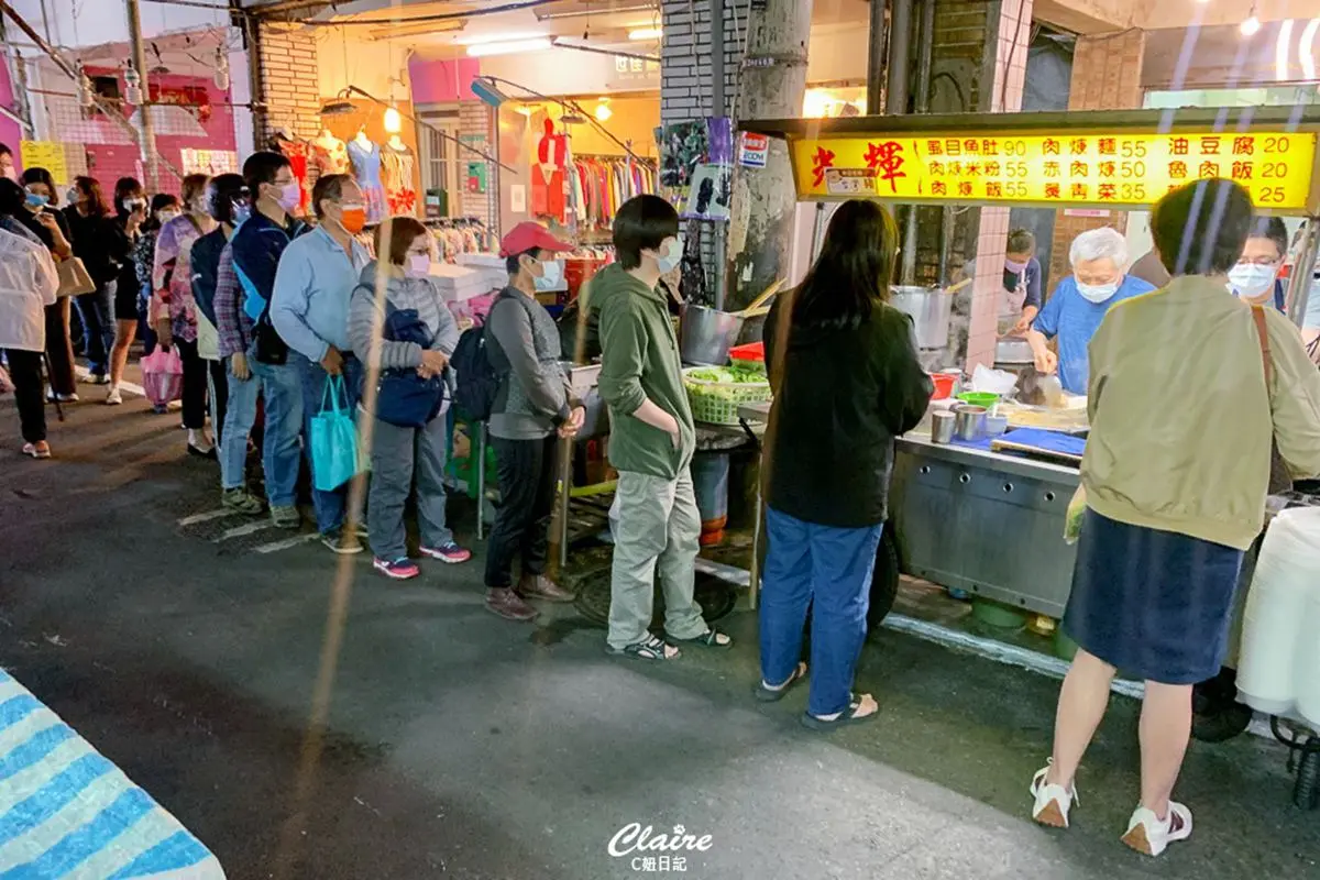 步行10分內!士林站5網推美食:蔣友柏最愛鍋貼、熟客拿鍋子裝、小菜免費加 搭捷運去吃最方便!台北5家4星起跳肉羹:好評1500則、飄香40年、每日現捏