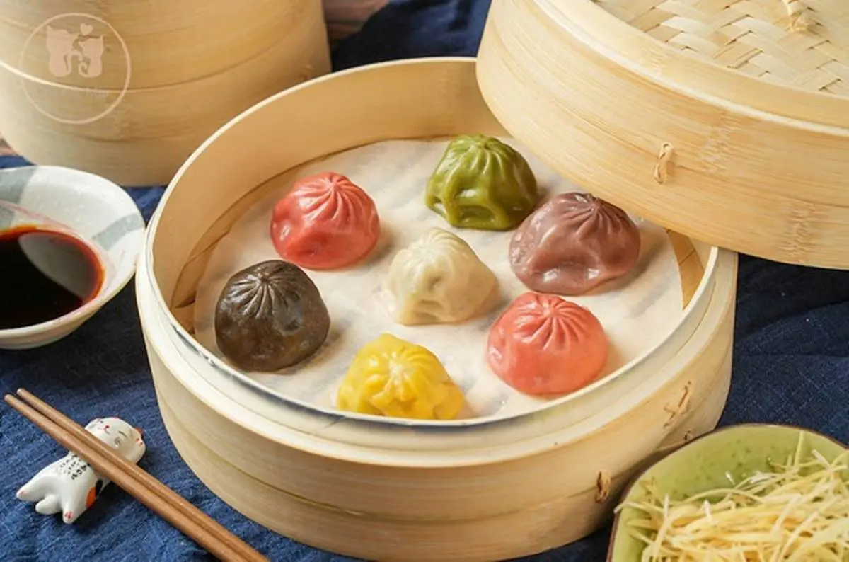 不用苦排鼎泰豐！爆汁彩虹湯包宅配吃得到，超有哏「黑色芝麻」口味愈嚼愈香