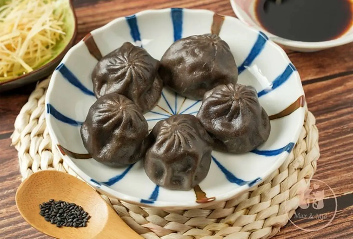 不用苦排鼎泰豐！爆汁彩虹湯包宅配吃得到，超有哏「黑色芝麻」口味愈嚼愈香