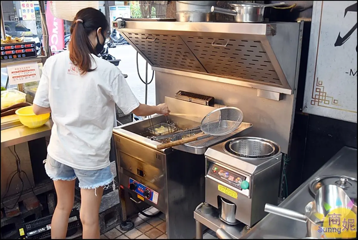 網推高CP值炸物！「大分量綜合菇」堆成小山僅50元，手掌大香菇鑲肉會爆汁
