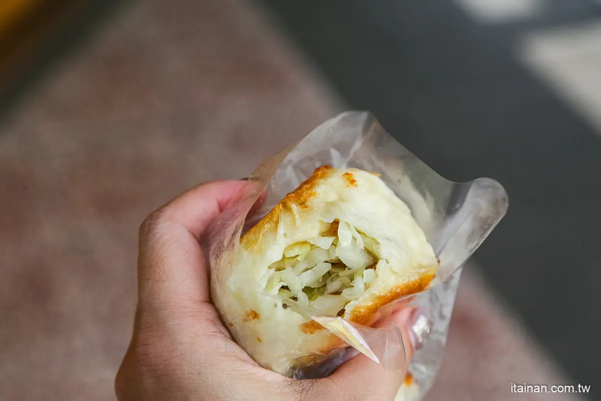 台南最傲嬌老闆？金黃脆皮水煎包主打「三不一沒有」，開店看心情晚來吃不到