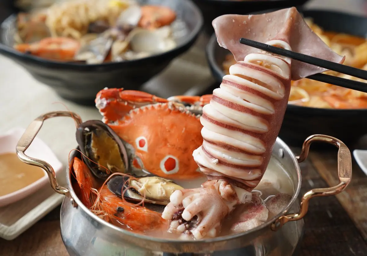 挑戰痛風極限!北中南6大浮誇海鮮料理:巨型蒸籠鍋、爆料丼飯、十全意麵 挑戰痛風極限!北中南6大浮誇海鮮料理:巨型蒸籠鍋、爆料丼飯、十全意麵
