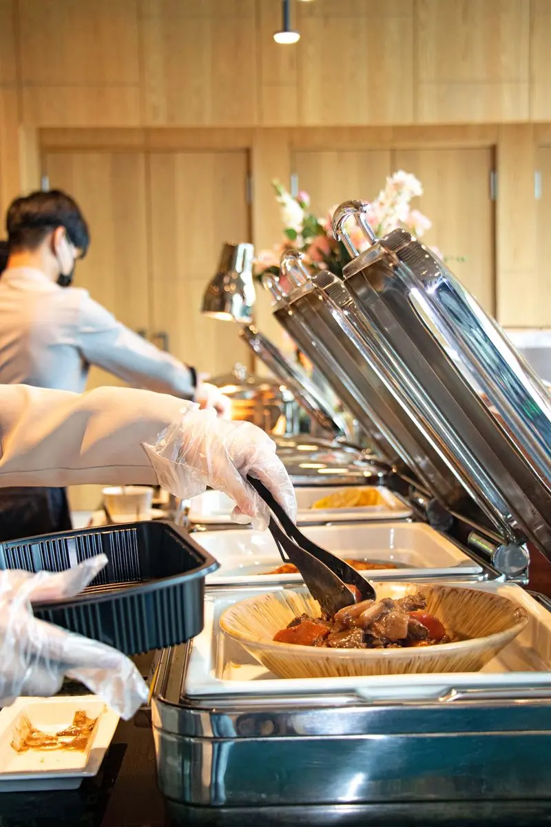 便當吃膩?飯店吃到飽推「外帶夾到滿」拿回家,現切牛排、澎派海鮮都能打包 便當吃膩?飯店吃到飽推「外帶夾到滿」拿回家,現切牛排、澎派海鮮都能打包