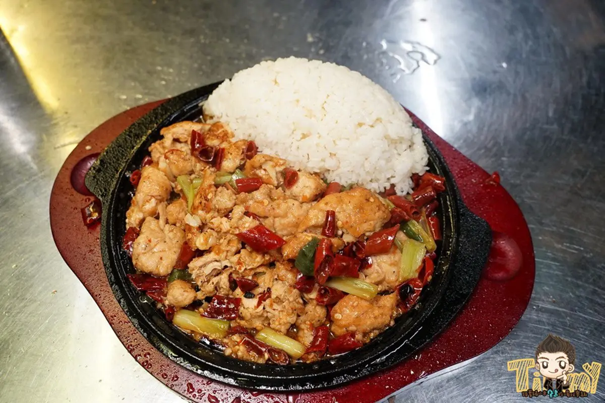 專治吃不飽!肉控必點爆量系宮保雞丁飯,爽脆豬肝、辣香麻婆豆腐一吃停不下 專治吃不飽!肉控必點爆量系宮保雞丁飯,爽脆豬肝、辣香麻婆豆腐一吃停不下