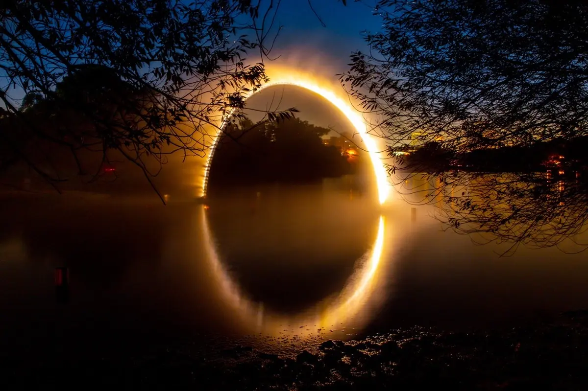 搶拍9米巨大「火霧光環」!奇異博士「傳送門」現身高雄,漫威迷打卡點+1 搶拍9米巨大「火霧光環」!奇異博士「傳送門」現身高雄,漫威迷打卡點+1