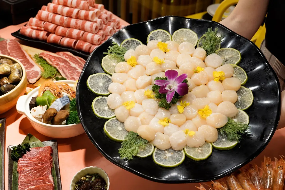 身分證「中2碼」干貝吃到飽!熊一爽嗑和牛、鮑魚,加碼「幾歲送幾顆蛤蜊」 身分證「中2碼」干貝吃到飽!熊一爽嗑和牛、鮑魚,加碼「幾歲送幾顆蛤蜊」