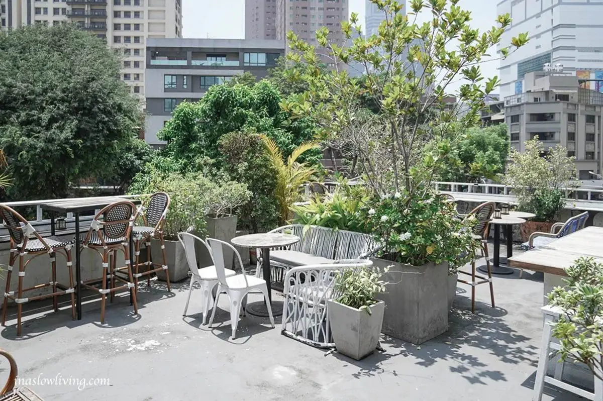 市區藏祕境叢林!3層樓「獨棟咖啡廳」打卡空中花園,螞蟻人必嘗瀑布肉桂捲 市區藏祕境叢林!3層樓「獨棟咖啡廳」打卡空中花園,螞蟻人必嘗瀑布肉桂捲