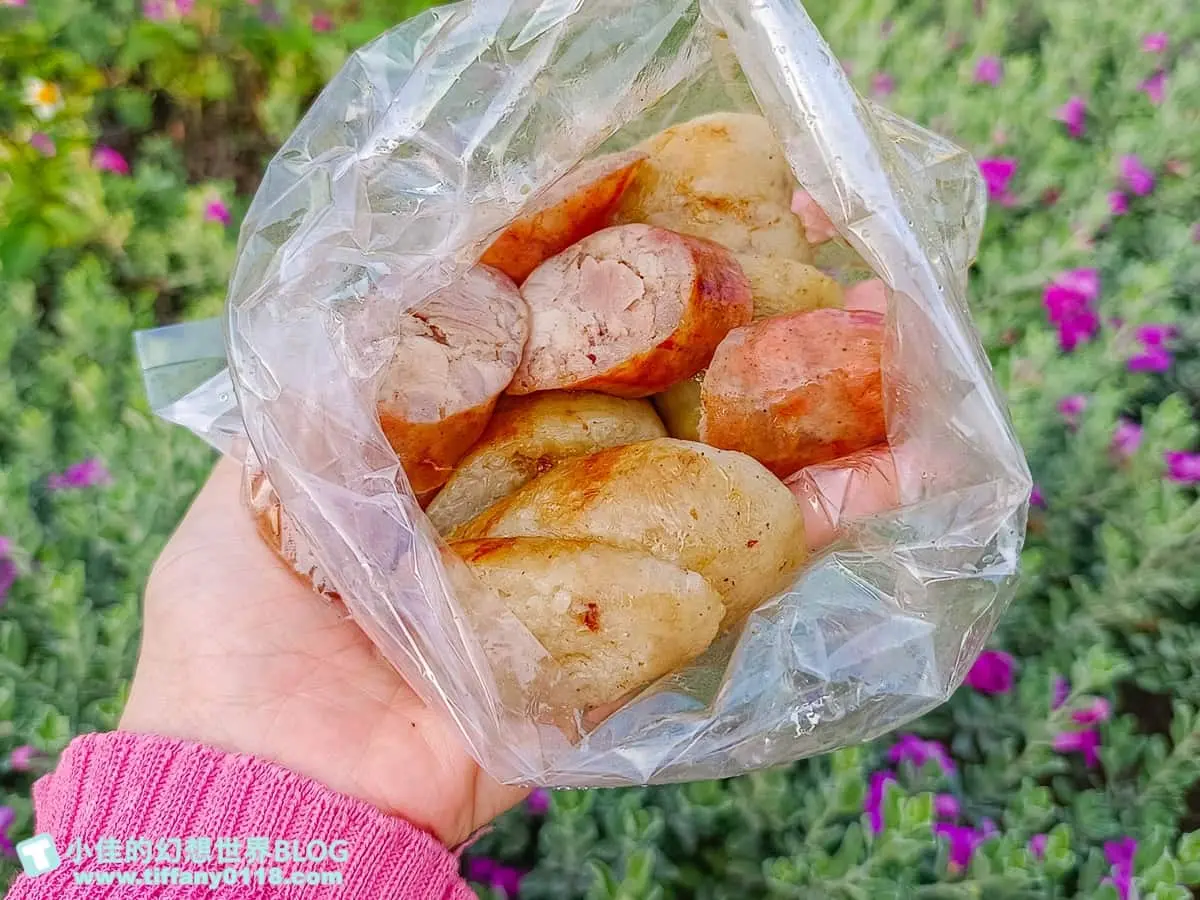 香腸瀑布太吸睛!50年「排隊香腸攤」老饕帶鍋子來買,搭蘿蔔、小黃瓜超解膩 香腸瀑布太吸睛!50年「排隊香腸攤」老饕帶鍋子來買,搭蘿蔔、小黃瓜超解膩