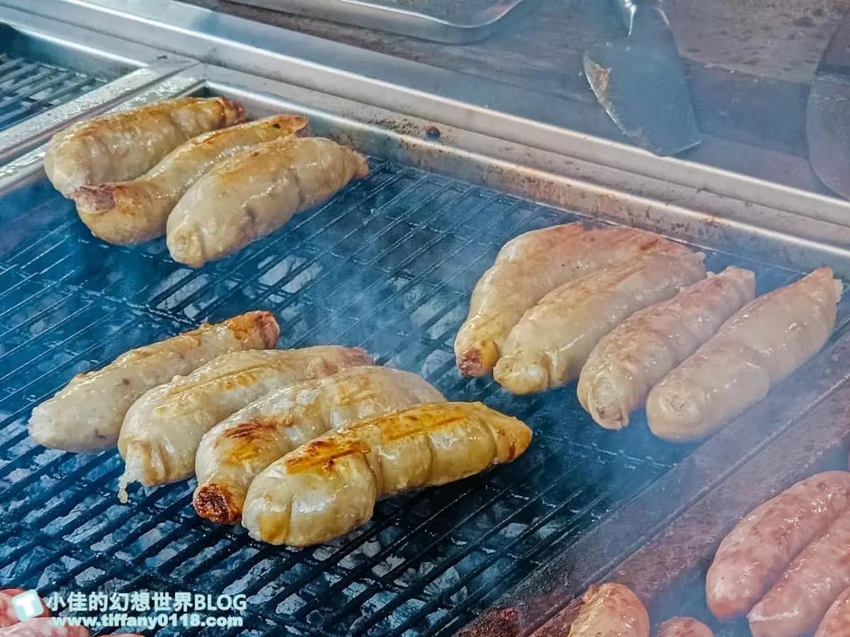 香腸瀑布太吸睛!50年「排隊香腸攤」老饕帶鍋子來買,搭蘿蔔、小黃瓜超解膩 香腸瀑布太吸睛!50年「排隊香腸攤」老饕帶鍋子來買,搭蘿蔔、小黃瓜超解膩