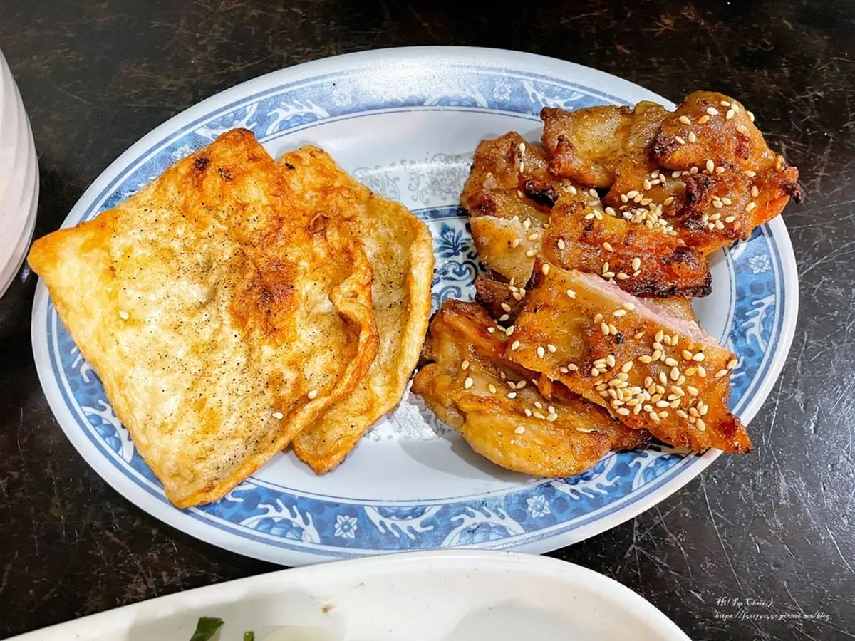在地人必排宵夜！高雄「鐵皮屋黑輪」飄香45年，南部限定烤黑輪片外酥內軟