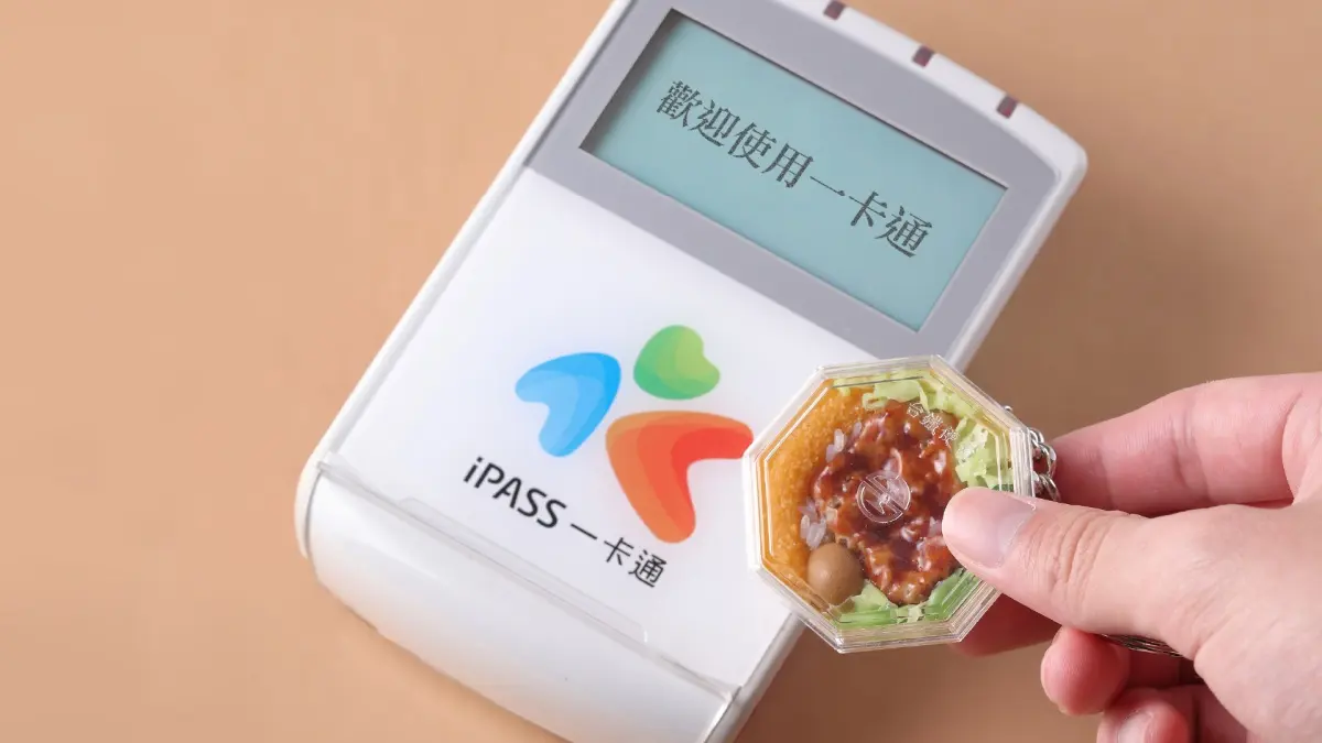 迷你版「台鐵排骨便當」開搶！超萌一卡通神還原，看得到滷蛋、柳葉魚等配菜